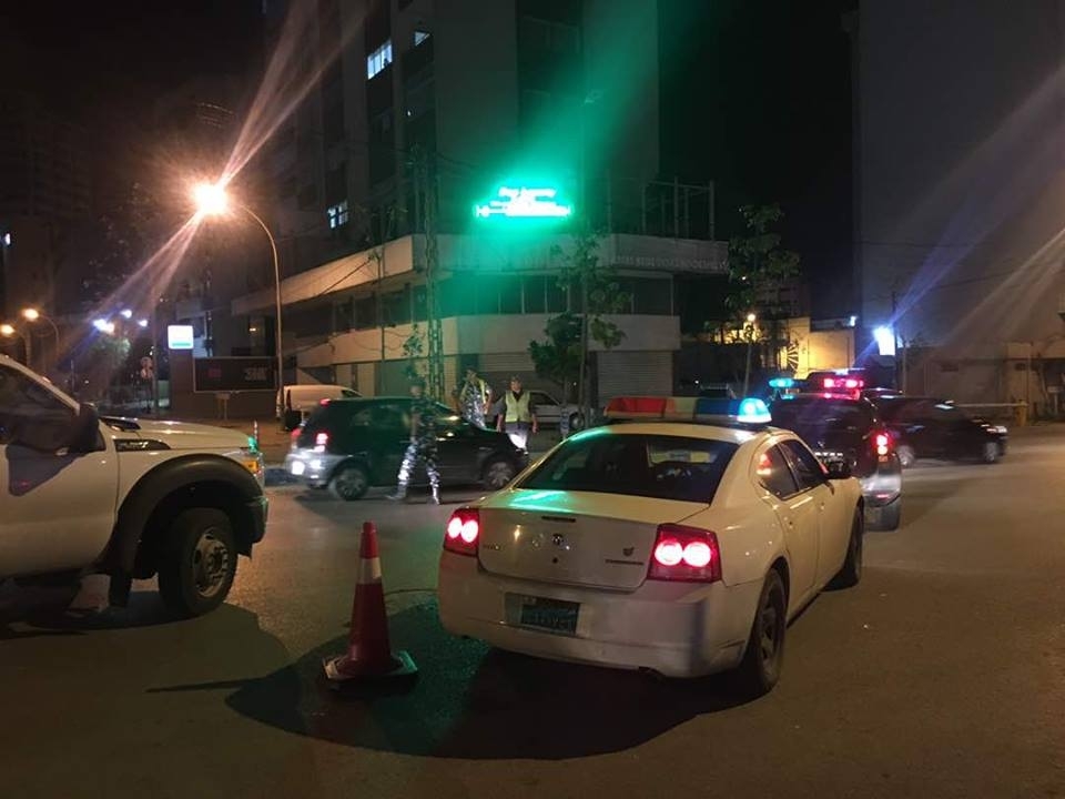 بالصور: حواجز لفحص نسبة الكحول لدى السائقين