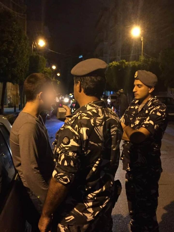 بالصور: حواجز لفحص نسبة الكحول لدى السائقين