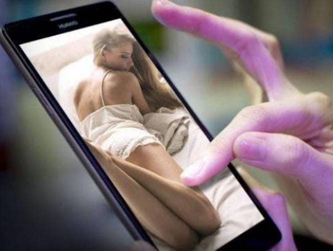 ممثلة إباحية: والدي فخور بعملي!