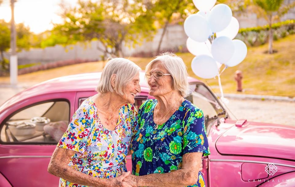 Photos: 100-Year-Old Twins Celebrate Birthday With Inspiring Photoshoot