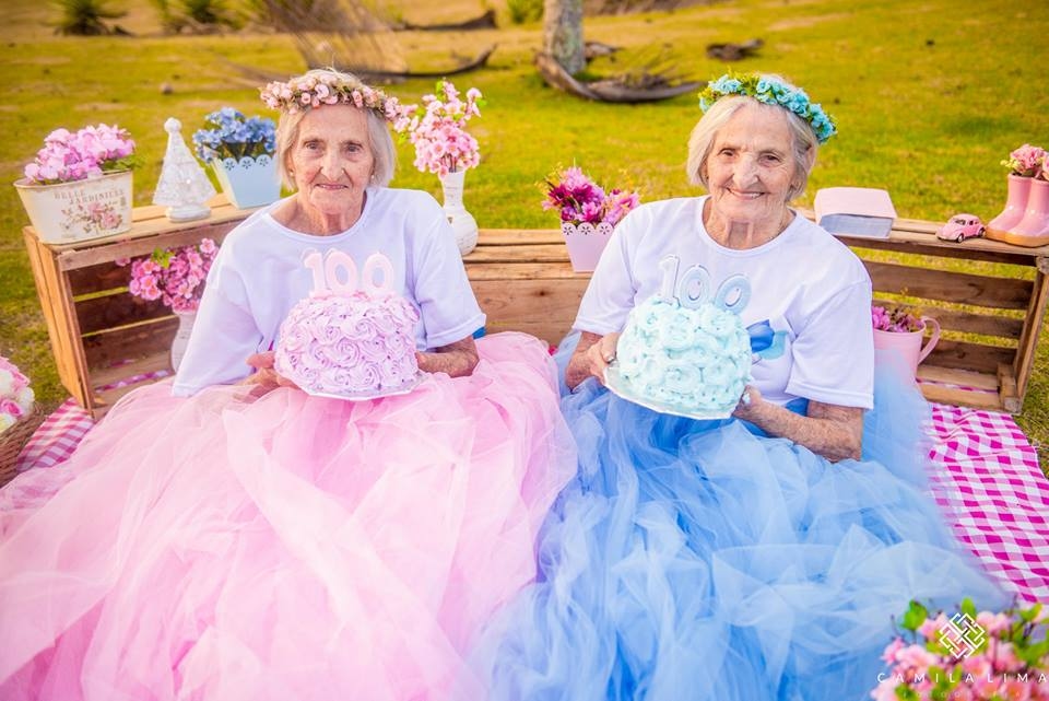 Photos: 100-Year-Old Twins Celebrate Birthday With Inspiring Photoshoot