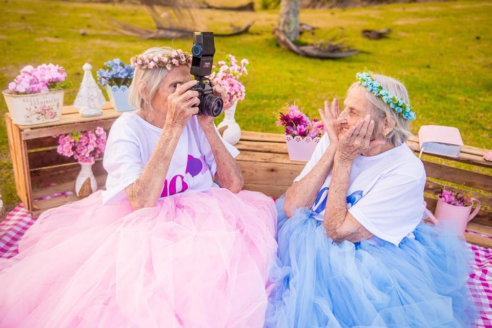 Photos: 100-Year-Old Twins Celebrate Birthday With Inspiring Photoshoot