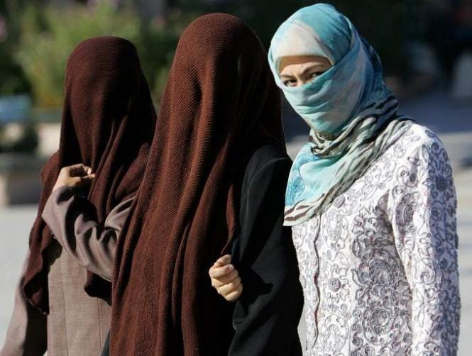 Muslim Schoolgirls in Hijabs Sent Home 'Because People Felt Threatened'