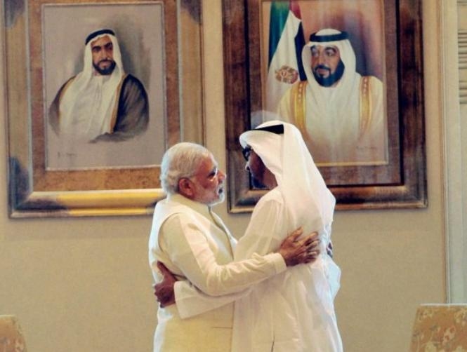 Photos: India's Prime Minster Has Absolutely No Personal Space Issues