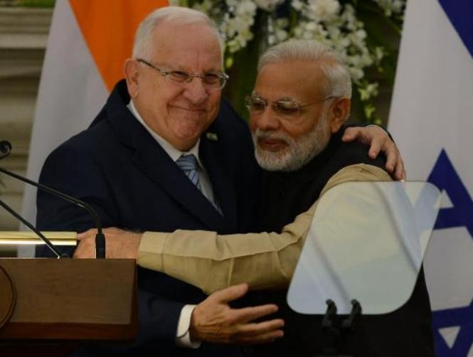 Photos: India's Prime Minster Has Absolutely No Personal Space Issues