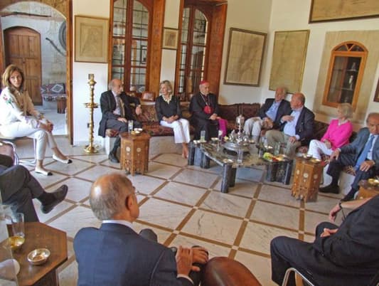 Jumblatt, Papal ambassador meet in Mukhtara