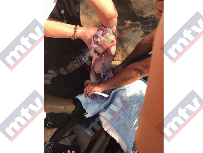 بالصور: سوريّة تلد على باب مستشفى في لبنان وهذه قصّتها