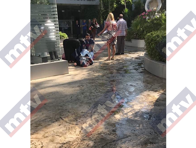 بالصور: سوريّة تلد على باب مستشفى في لبنان وهذه قصّتها