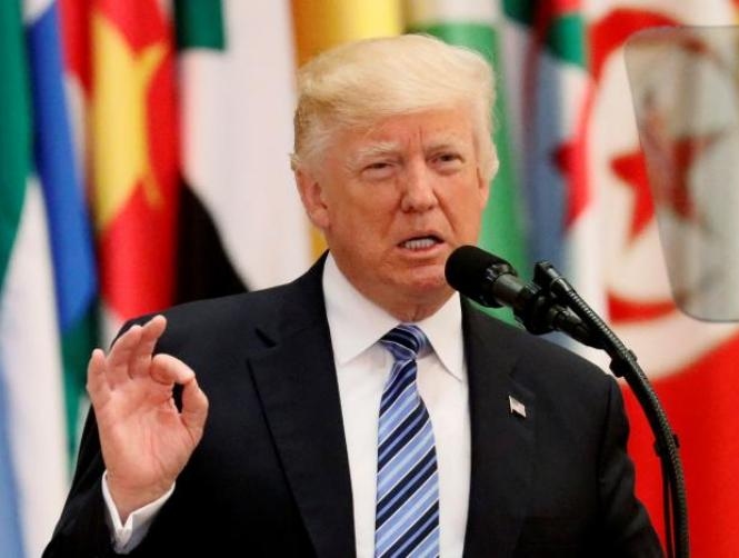 Trump takes sides in Arab rift, suggests support for isolation of Qatar