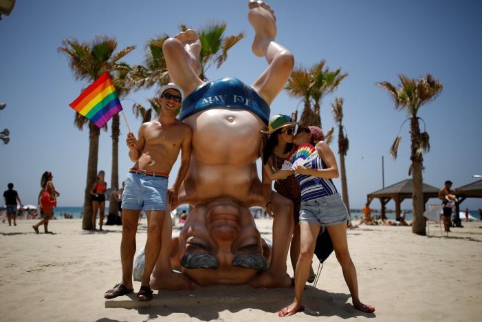 Thousands march in Israel's gay pride parade