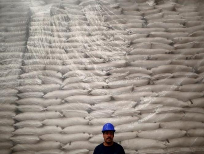 Mexico sugar deal hard to swallow for last U.S. candy cane maker