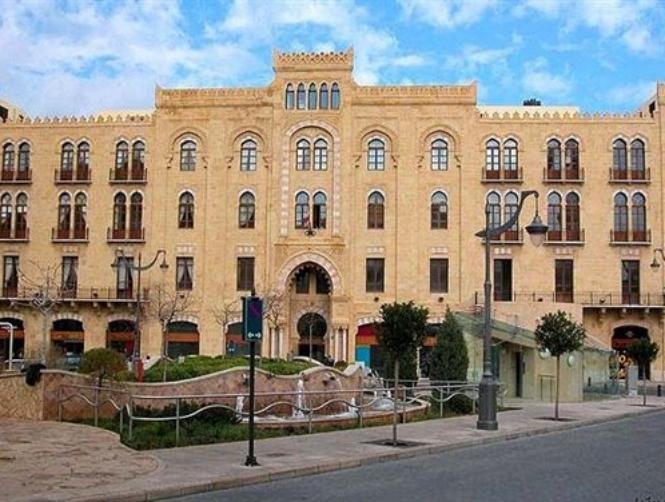إعتصام لموظفي سعودي اوجيه أمام "بيت الوسط"