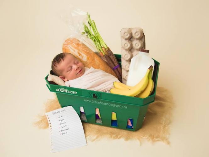 Photos: Mother Who Gave Birth in Supermarket Celebrates With Fitting Photoshoot