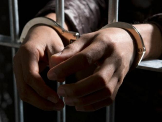 توقيف 3 أشخاص لحيازتهم كمية من المخدرات