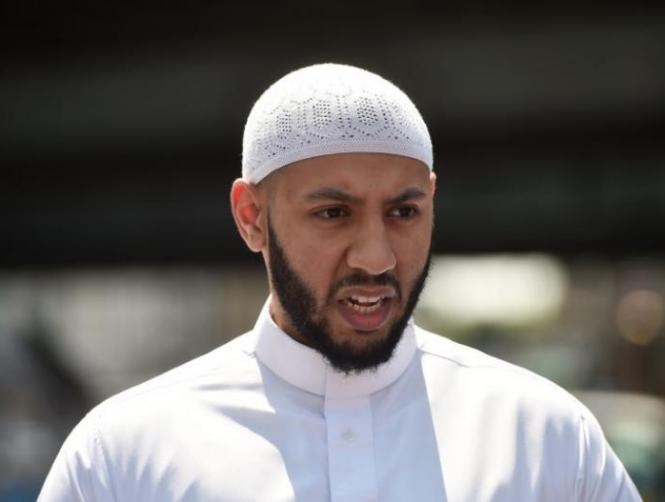 Imam stops angry Muslims assailing London van suspect