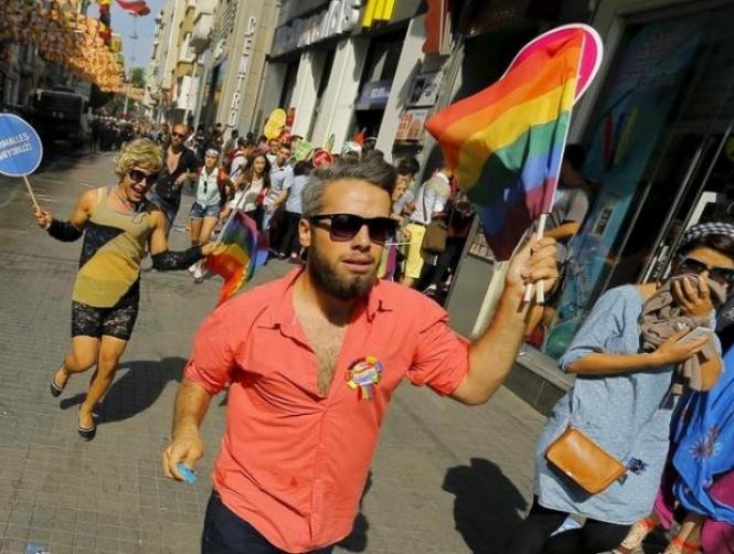 Istanbul bans gay and transgender pride march for second year