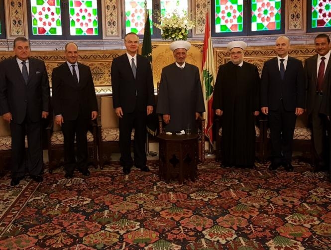 دريان يستقبل المهنئين بعيد الفطر