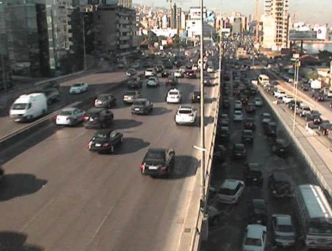 التحكم المروري: حركة المرور كثيفة من الضبية باتجاه انطلياس وصولا إلى نهر الموت