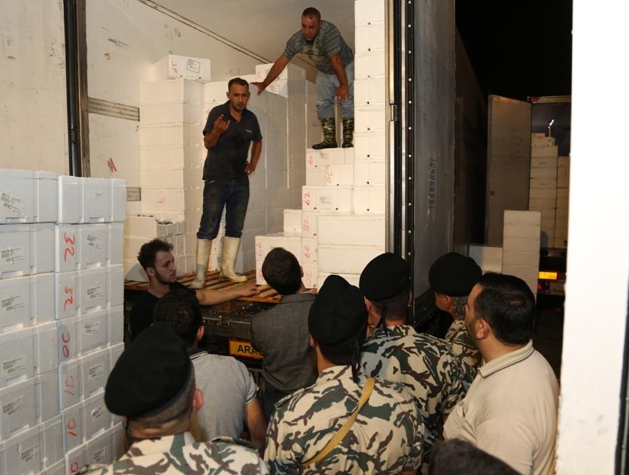 بالصور: الأمن العام يضبط 3 أطنان من الاسماك الفاسدة