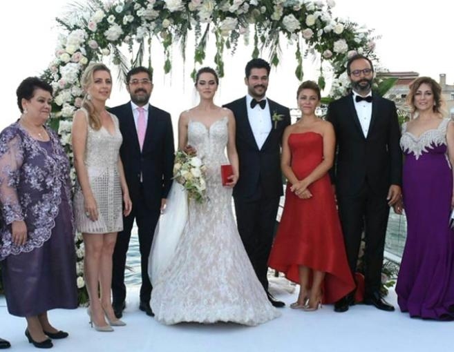 بالصورة: بوراك وفهرية تزوّجها وهكذا أطلاّ في زفافهما