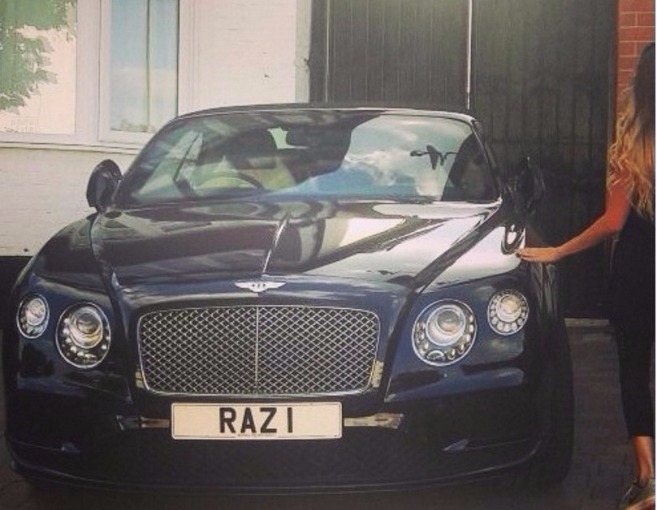 بالصورة: سيارة رزان تثير البلبلة في لندن 