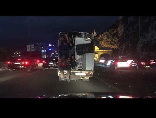 بالصورة: هؤلاء هم أطفال الموت المتنقّل