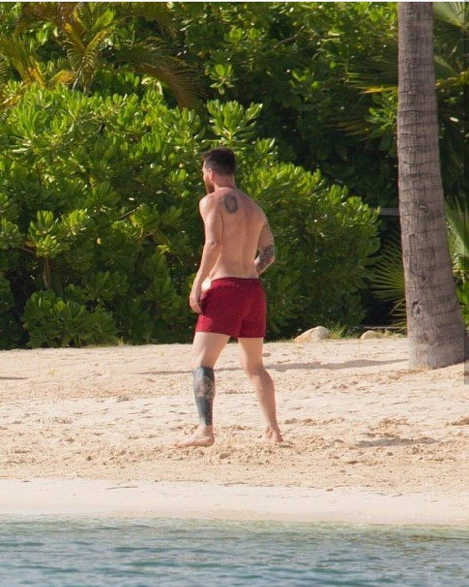 بالصور: ضيف مفاجئ يقتحم شهر عسل ميسي