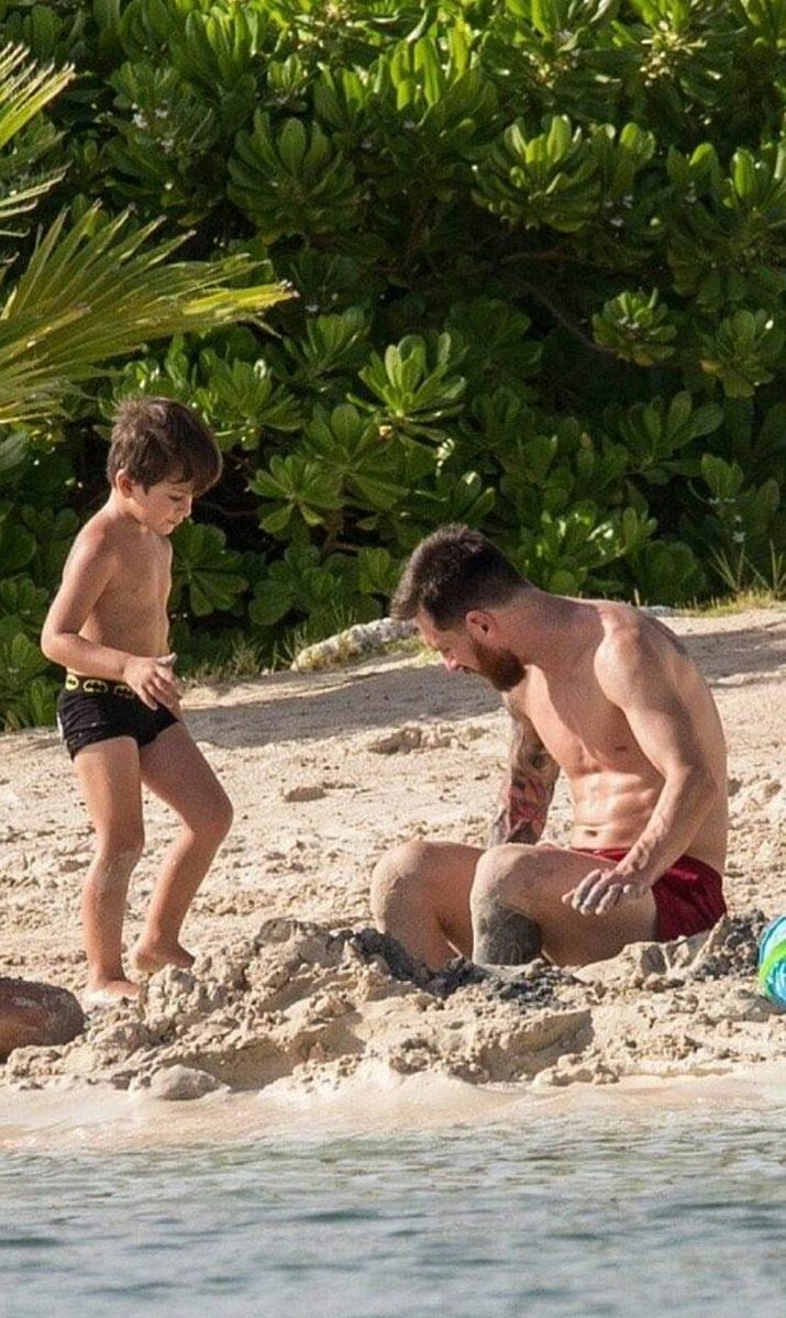 بالصور: ضيف مفاجئ يقتحم شهر عسل ميسي