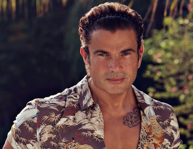 "تاتو" عمرو دياب الجديد يثير البلبلة