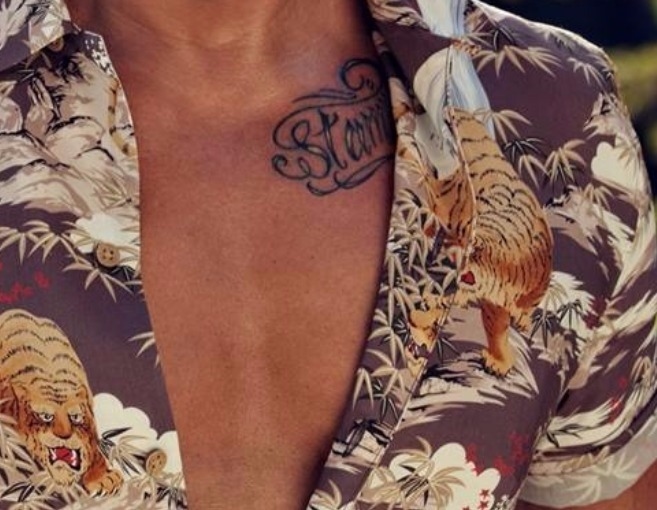 "تاتو" عمرو دياب الجديد يثير البلبلة