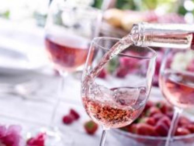Should You Ever Put Ice Cubes in Wine?