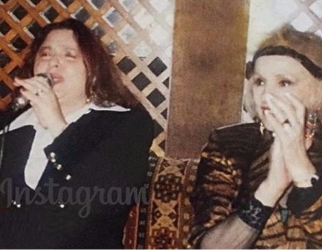 صورة نادرة من مرضها تلهب المشاعر