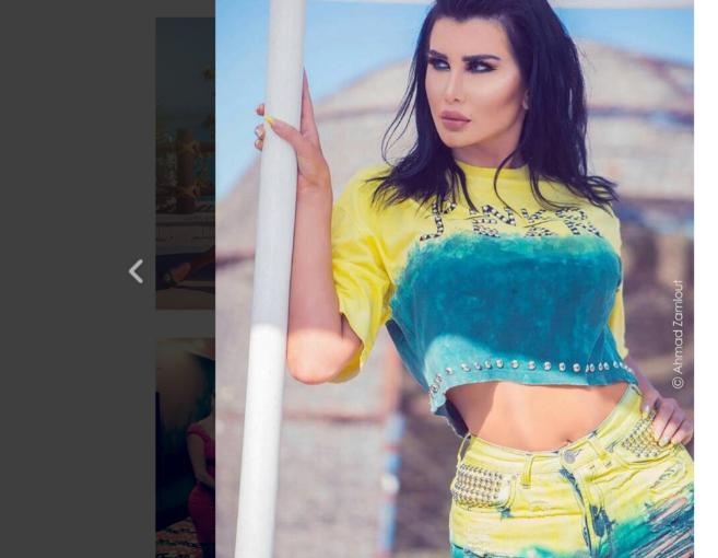 بالصور: جيني إسبر في المسبح بإطلالة جريئة ومثيرة 