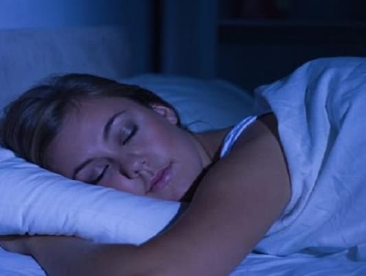 النوم بهذه الطريقة يحمي من السرطان