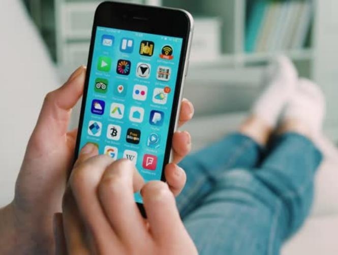Dad Creates App That Stops Kids From Ignoring Parents' Texts