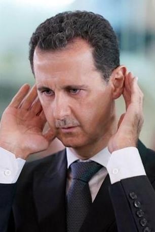 بالصور: الأسد يؤدي صلاة عيد الأضحى في القلمون