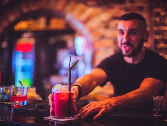 Bartenders Reveal How to Get Served Quickly at a Bar