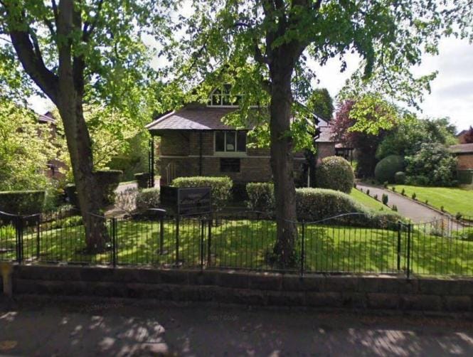 Muslim Surgeon Stabbed in Neck Outside Mosque by Attackers 'Shouting Abuse'