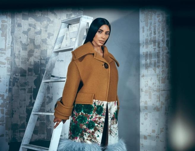 بالصور: كيف بدت كيم بالملابس المحتشمة على غلاف المجلّة؟