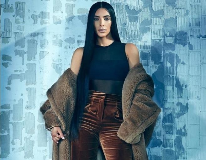 بالصور: كيف بدت كيم بالملابس المحتشمة على غلاف المجلّة؟