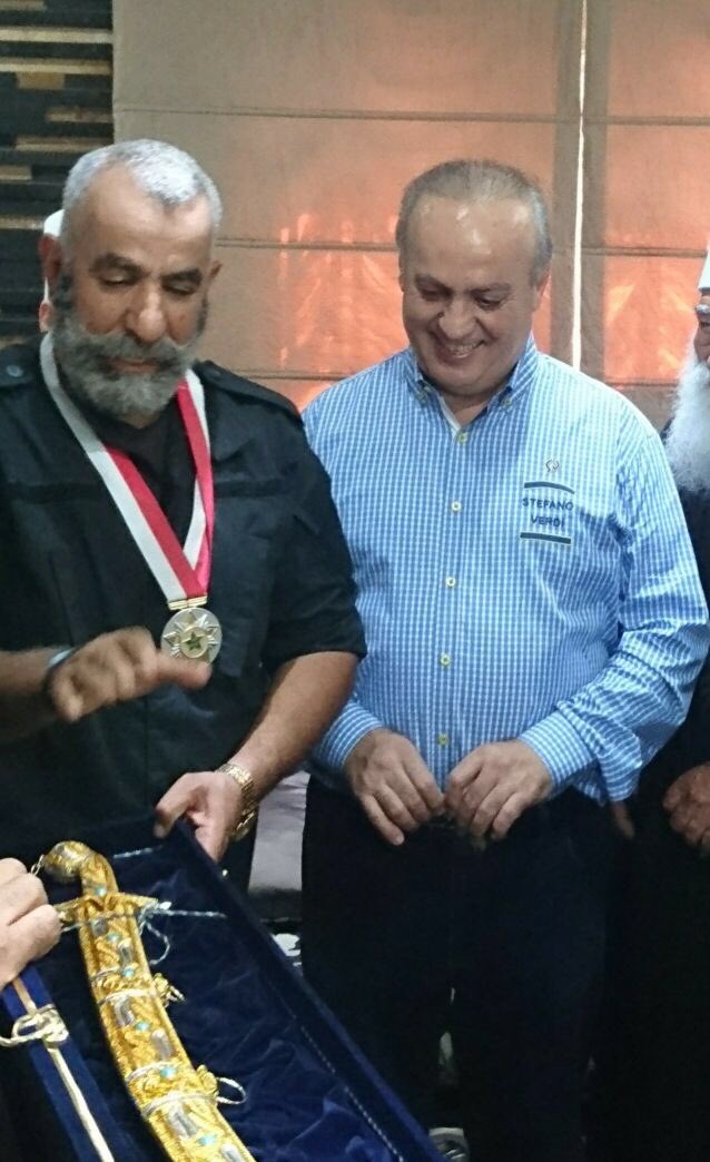 بالصورة: وهاب يتلقّى سيفاً.. إليكم التّفاصيل