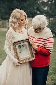 Photos: Bride Surprises Grandmother by Wearing Her Wedding Dress From 1962