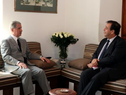 French Ambassador visits Amine Gemayel, says Lebanon 'moving forward'