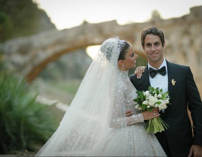 بالصور: فستان لارا اسكندر في زفافها من توقيع زهير مراد وهكذا بدَتْ