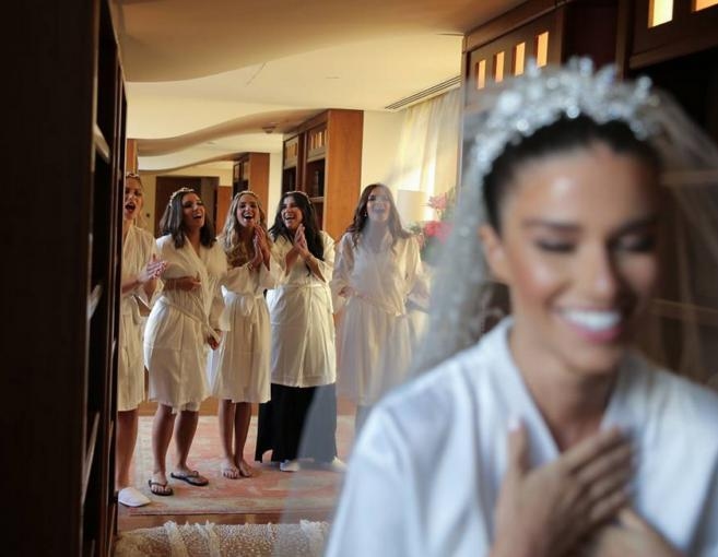 بالصور: فستان لارا اسكندر في زفافها من توقيع زهير مراد وهكذا بدَتْ