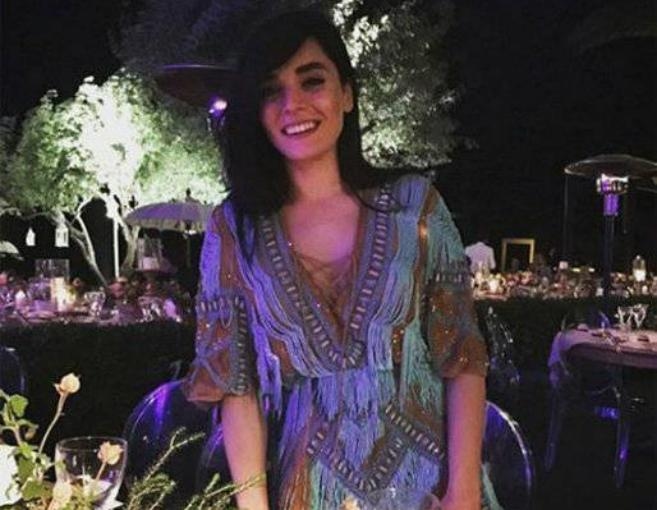 بالصورة: أنور سايلاك يرتبط عاطفياً بشبيهة طليقته توبا بويوكوستون