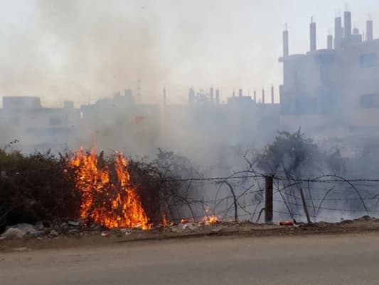 حريق في حلبا تعمل عناصر الدفاع المدني على اخماده