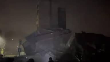 بالفيديو: غارة على مبنى في الضاحية ليلاً