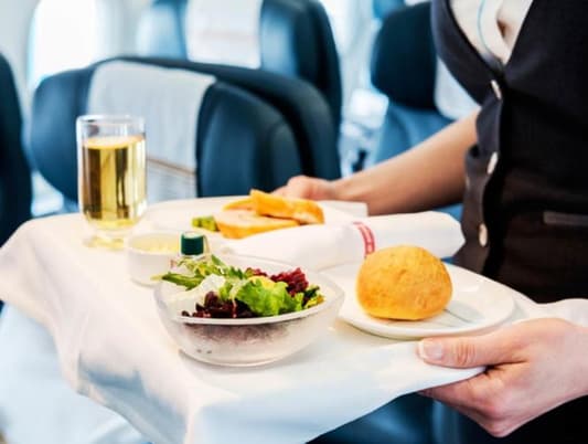 These Are the Only 2 Things You Should Eat on a Plane