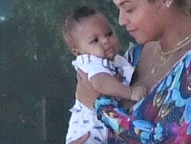 Photos: First Public Photo of Beyonce's Twins Surface, and They're Growing Fast!